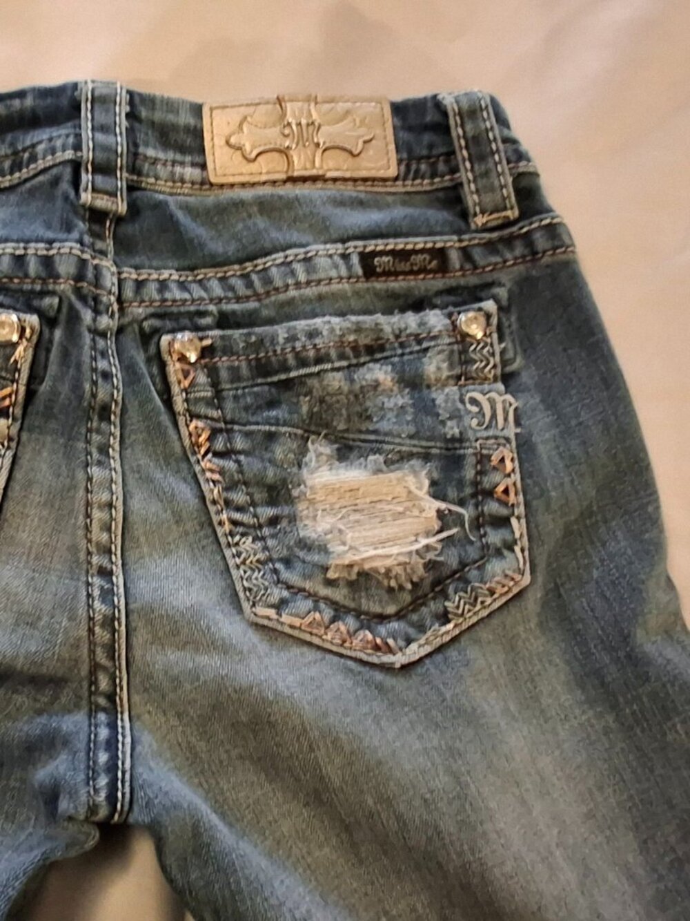 Miss Me Mid Rise 27 ( Meas 29 x 30) Skinny Jeans Gold Thread